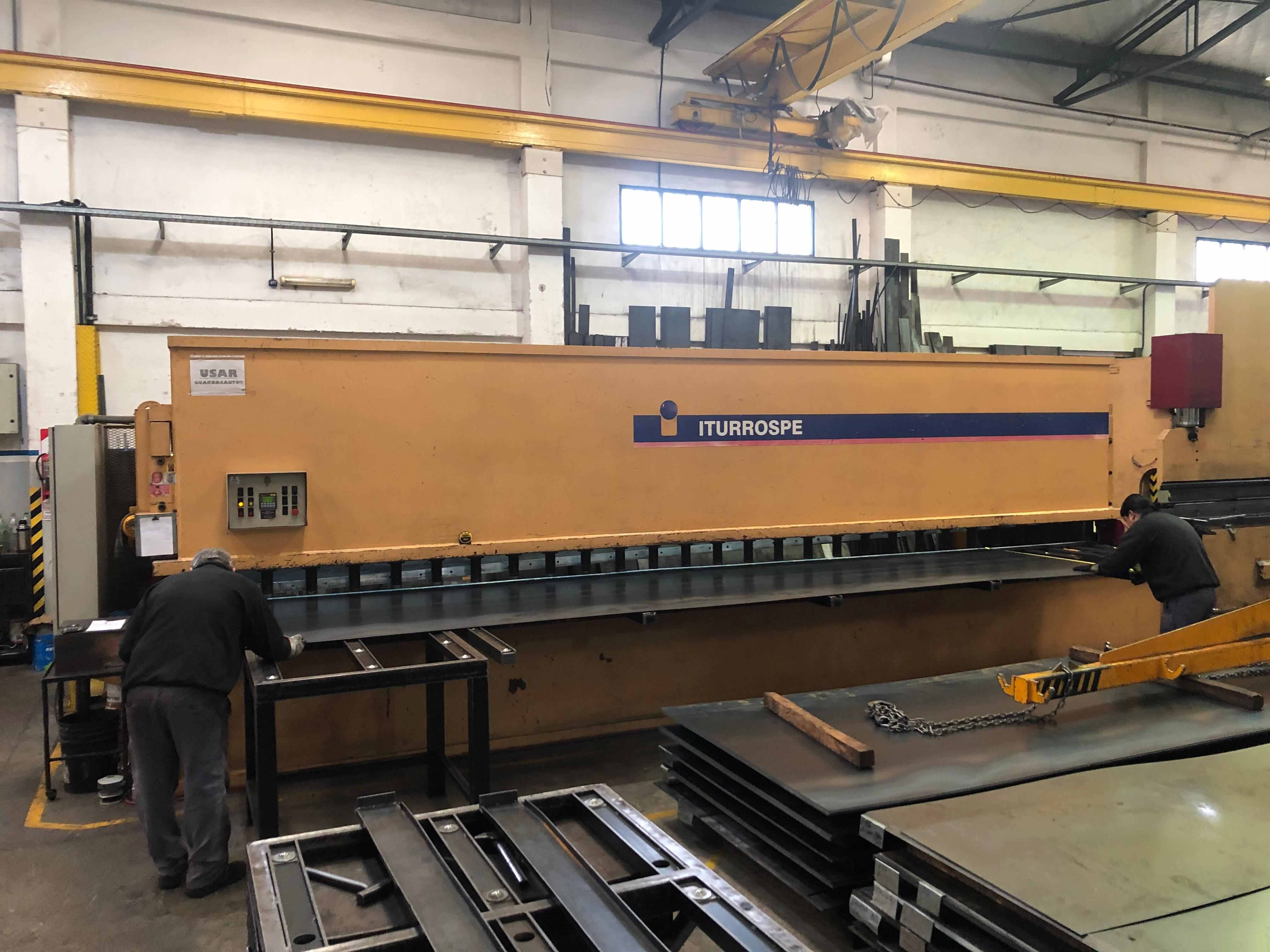 Corte por guillotina